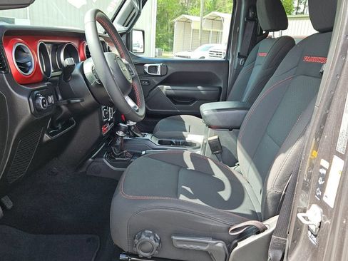 Used 2023 Jeep Gladiator Rubicon AWD/4WD image 10