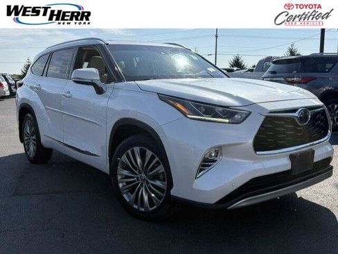 Certified 2021 Toyota Highlander Platinum AWD/4WD image 1