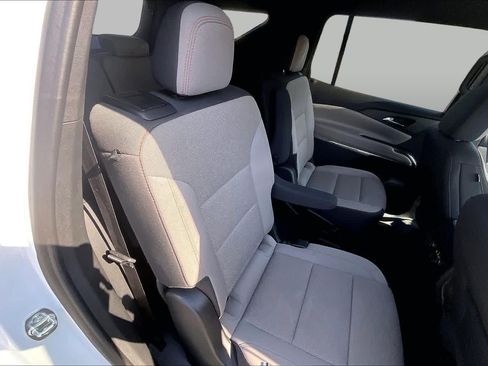 Used 2026 Chevrolet Traverse LT w/ Driver Confidence Package FWD image 18
