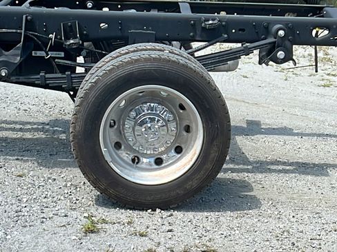New 2025 RAM 5500 4x4 Regular Cab image 12