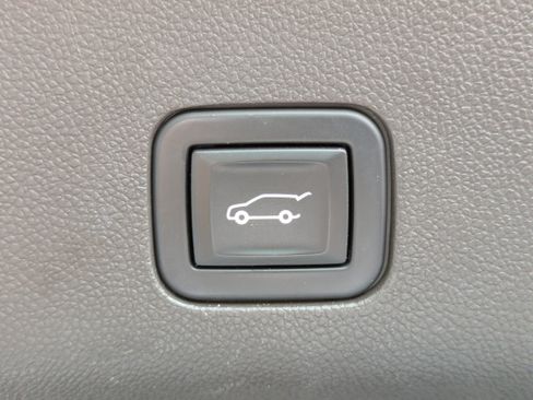 Used 2021 GMC Yukon Denali w/ Denali Ultimate Package RWD image 12
