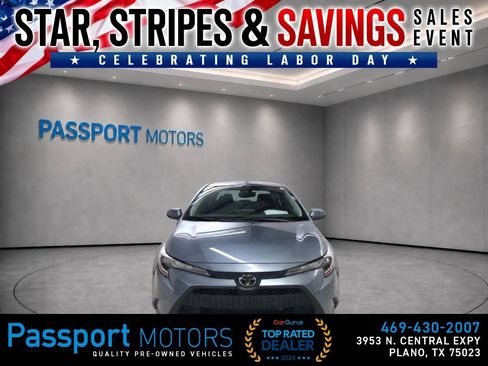 Used 2022 Toyota Corolla LE FWD image 2