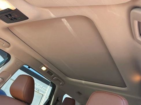 Used 2024 Nissan Pathfinder Platinum image 12