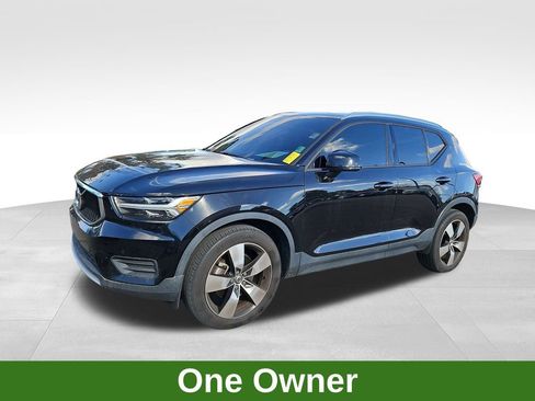 Used 2020 Volvo XC40 T5 Momentum image 3