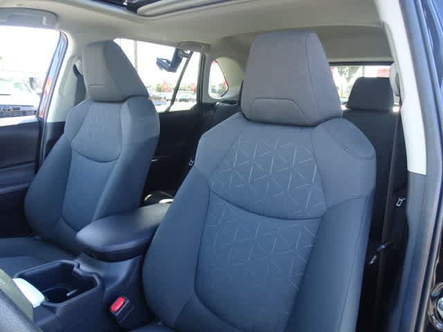 Used 2025 Toyota RAV4 XLE w/ Convenience Package FWD image 19