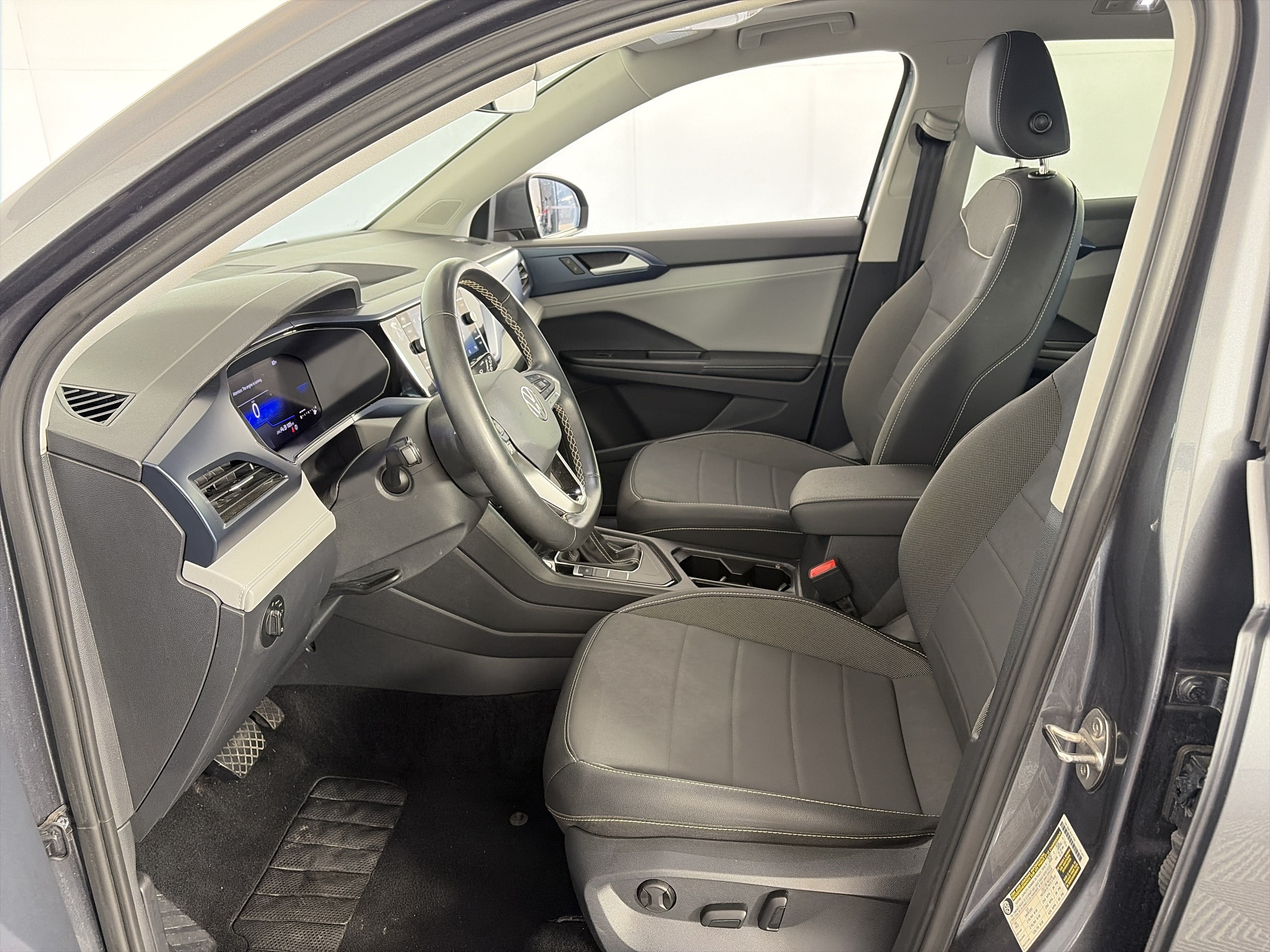 Used 2024 Volkswagen Taos SE FWD image 6