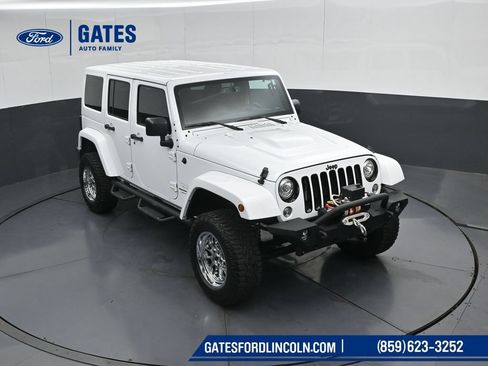 Used 2018 Jeep Wrangler Unlimited Sahara AWD/4WD image 44