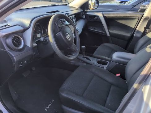 Used 2016 Toyota RAV4 LE AWD/4WD image 6