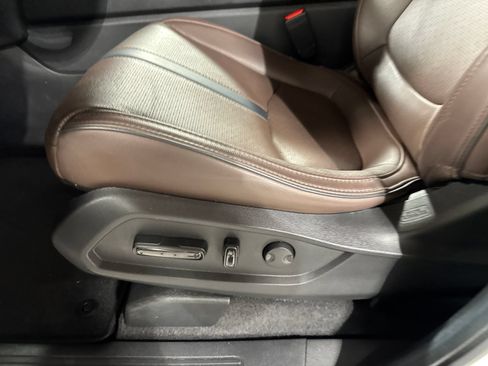 Used 2025 Honda Pilot Elite image 11