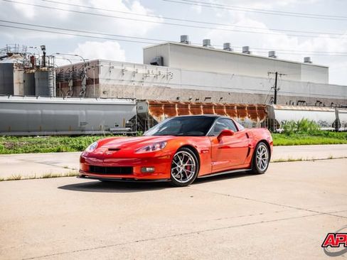 Used 2011 Chevrolet Corvette Z06 w/ Z06 Carbon Fiber Package RWD image 37