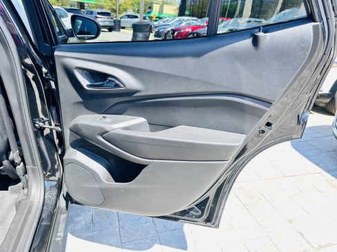 Used 2024 Chevrolet Trax RS FWD image 30
