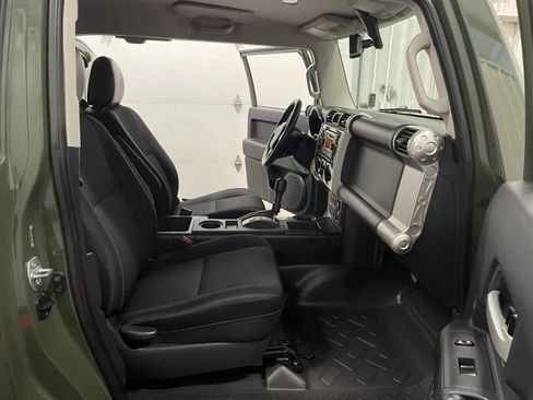 Used 2014 Toyota FJ Cruiser 2WD w/ Convenience Package image 42
