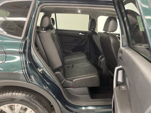 Used 2018 Volkswagen Tiguan SE w/ Panoramic Sunroof Package AWD/4WD image 12