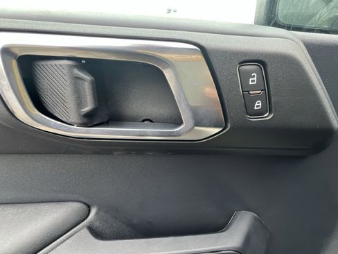 New 2025 Ford Bronco Badlands image 15