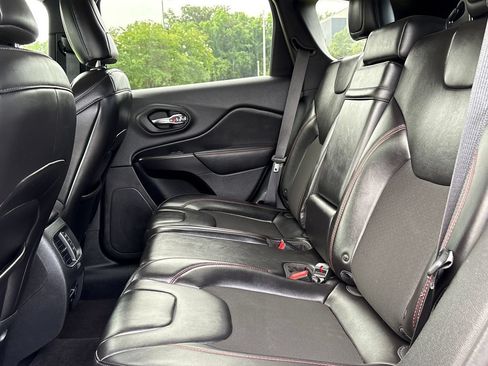 Used 2019 Jeep Cherokee Trailhawk w/ Cold Weather Group AWD/4WD image 21