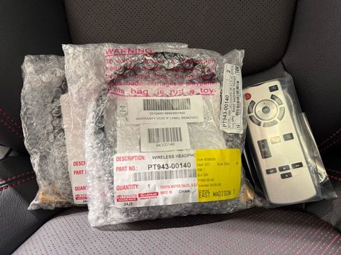 Used 2025 Toyota Sienna XSE w/ XSE Premium Package image 23