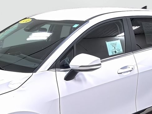 Used 2024 Kia Sportage EX FWD image 8