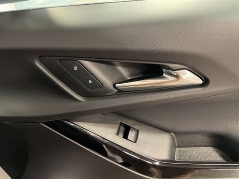 Used 2025 Chevrolet Equinox LT image 38