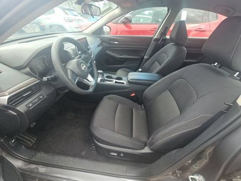 Used 2025 Nissan Altima 2.5 SV FWD image 6