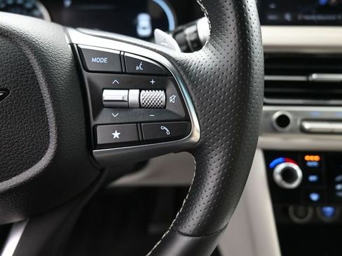 Used 2025 Genesis G70 2.5T image 2