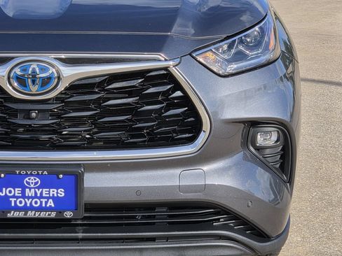Used 2023 Toyota Highlander Limited AWD/4WD image 4