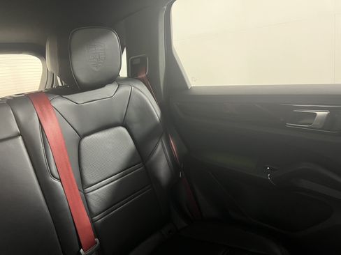 Certified 2023 Porsche Cayenne AWD/4WD image 17