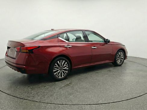 Used 2025 Nissan Altima 2.5 SV FWD image 9