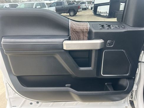 Used 2019 Ford F250 Lariat w/ Chrome Package image 16