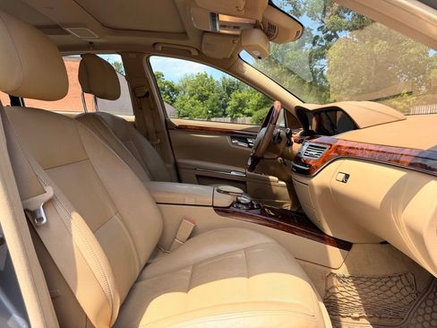 Used 2010 Mercedes-Benz S 550 4MATIC image 8