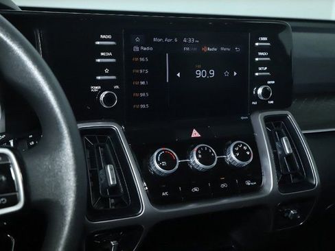 Used 2022 Kia Sorento LX AWD/4WD image 23