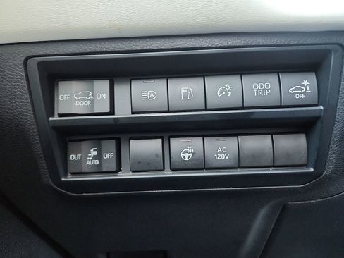 Used 2023 Toyota Sequoia Capstone AWD/4WD image 16