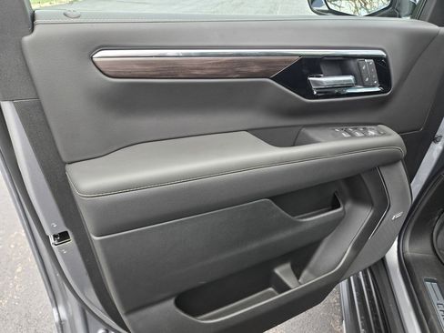 New 2026 Chevrolet Suburban Premier w/ Sun And Tow Package AWD/4WD image 26