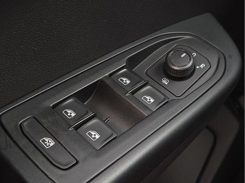 Used 2022 Volkswagen Taos SE w/ Panoramic Sunroof Package FWD image 16
