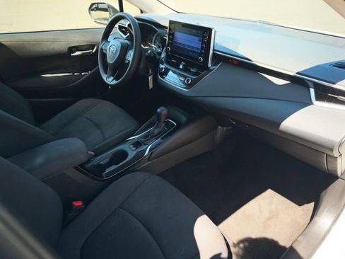 Used 2020 Toyota Corolla LE FWD image 25