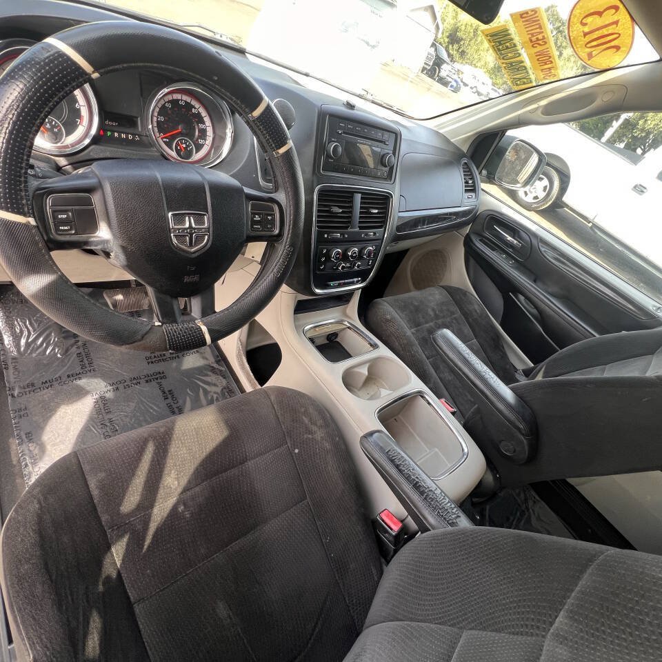 Used 2013 Dodge Grand Caravan SXT FWD image 18