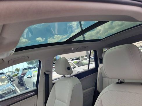 Certified 2023 Volkswagen Tiguan SE w/ Panoramic Sunroof Package FWD image 15