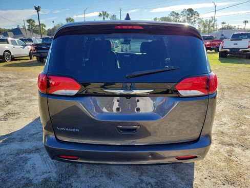 Used 2023 Chrysler Voyager LX FWD image 9