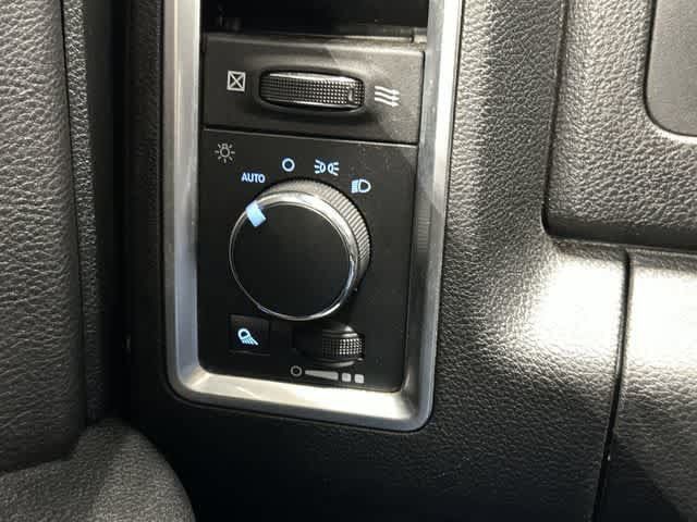 Used 2024 RAM 1500 Warlock RWD image 19