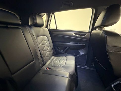 Used 2024 Volkswagen Atlas Cross Sport SE FWD image 33