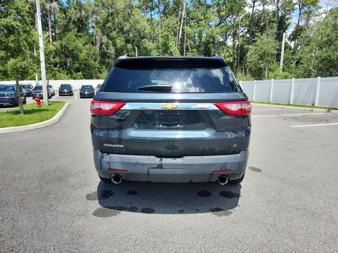 Used 2020 Chevrolet Traverse LT w/ LT Premium Package FWD image 4