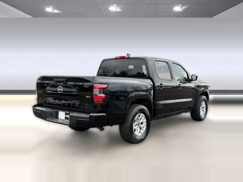 Used 2024 Nissan Frontier SV image 9