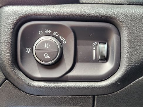 Used 2022 RAM 1500 Big Horn AWD/4WD image 15