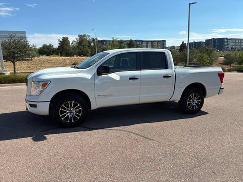 Used 2024 Nissan Titan SV AWD/4WD image 4