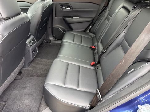 Used 2023 Nissan Rogue SV w/ SV Premium B Package image 18