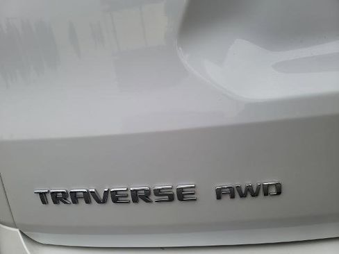 Used 2022 Chevrolet Traverse High Country image 32