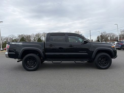 Used 2023 Toyota Tacoma TRD Off-Road image 2