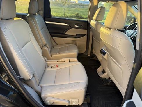 Used 2015 Toyota Highlander XLE image 23