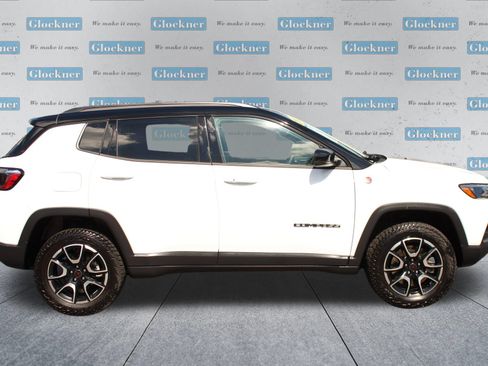 Used 2025 Jeep Compass Trailhawk w/ Trailhawk Convenience Group AWD/4WD image 6