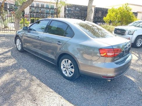 Used 2015 Volkswagen Jetta SE FWD image 13