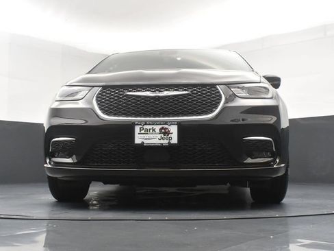 Used 2025 Chrysler Pacifica Select AWD/4WD image 21